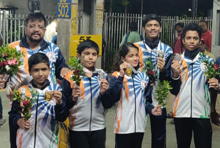 डोंबिवलीतील ‘होली ऍंजेल्स’ आणि ‘पाटकर विद्यालय’ च्या  मुलांनी ‘९ व्या स्टुडंट्स ऑलिम्पिक राष्ट्रीय स्पर्धेत’ महाराष्ट्रातर्फे बाजी मारून २ सुवर्ण पदक, ३ रजत आणि १ कांस्य पदक मिळवत राखलं वर्चस्व..