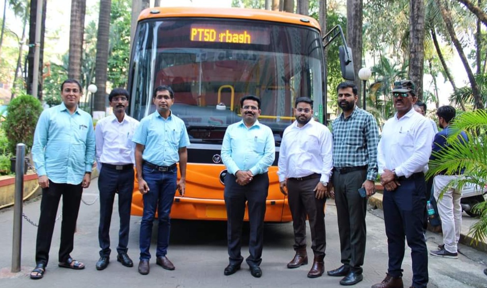 मिरा-भाईंदर शहरात लवकरच धावणार वातानुकूलित इलेक्ट्रिक बस! आयुक्त दिलीप ढोले यांनी प्रवास करून घेतली बसची चाचणी