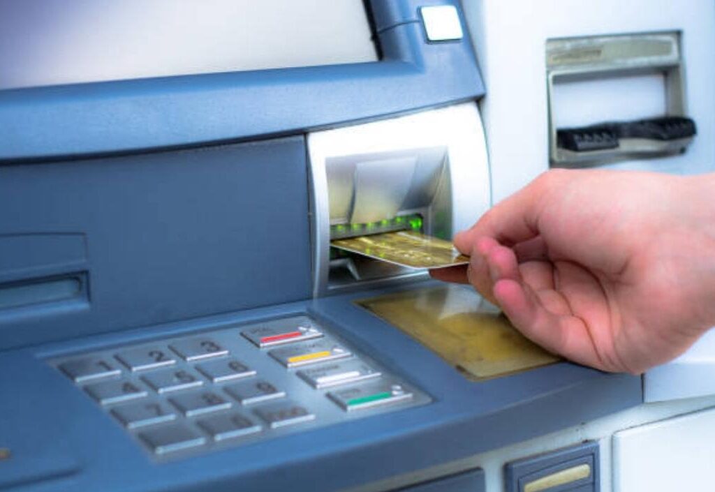 या सरकारी बँकेने ATM मधून पैसे काढण्यासाठी नियमात केला मोठा बदल..